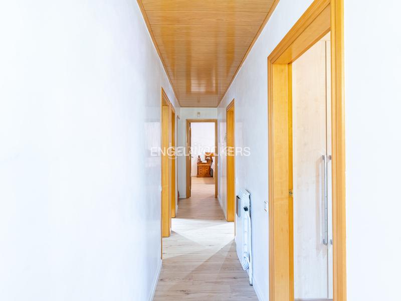 Foto 74204f00-92b1-414a-a466-00671bd2ad01. Haus mit heizung parking pool in Canovelles