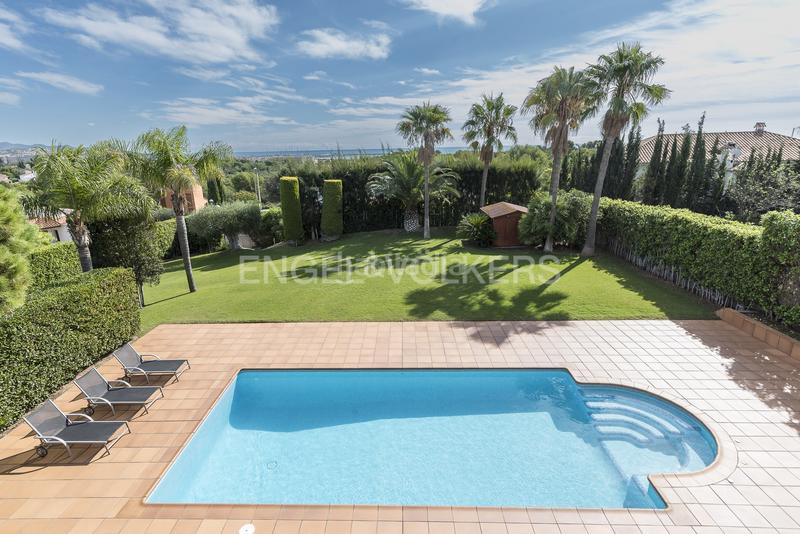 Foto 22399460-646a-4d4d-9a48-8aff007156c3. Casa con riscaldamento parcheggio piscina in L´Aragai Vilanova i la Geltrú