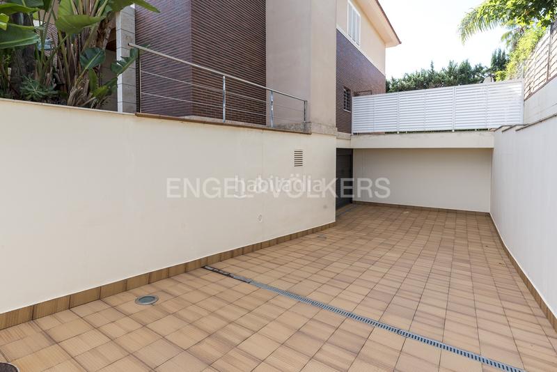 Foto 36362b1b-8338-4d5b-a80d-a8a71a526217. Casa con riscaldamento parcheggio piscina in L´Aragai Vilanova i la Geltrú