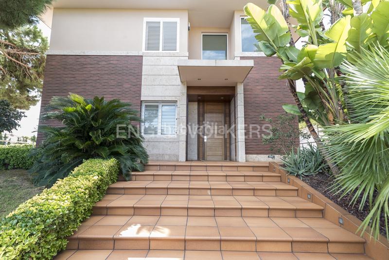 Foto 5eea95e0-1787-4df4-9789-c5b88f1b39f8. Casa con riscaldamento parcheggio piscina in L´Aragai Vilanova i la Geltrú