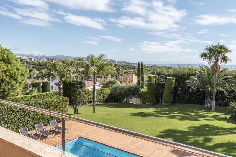 Foto af61800c-eccc-4fab-a722-c9fdf4d0d0f4. Casa con riscaldamento parcheggio piscina in L´Aragai Vilanova i la Geltrú