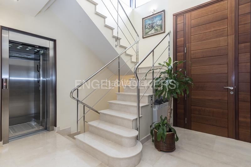 Foto b2e9f4e0-7d90-4d18-a50c-174123e79190. Casa con riscaldamento parcheggio piscina in L´Aragai Vilanova i la Geltrú
