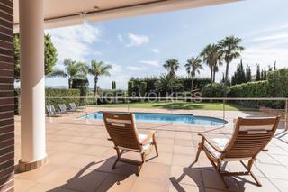 Maison  Carrer del pi. Villa de ensueño con dos parcelas en excelente ubicación