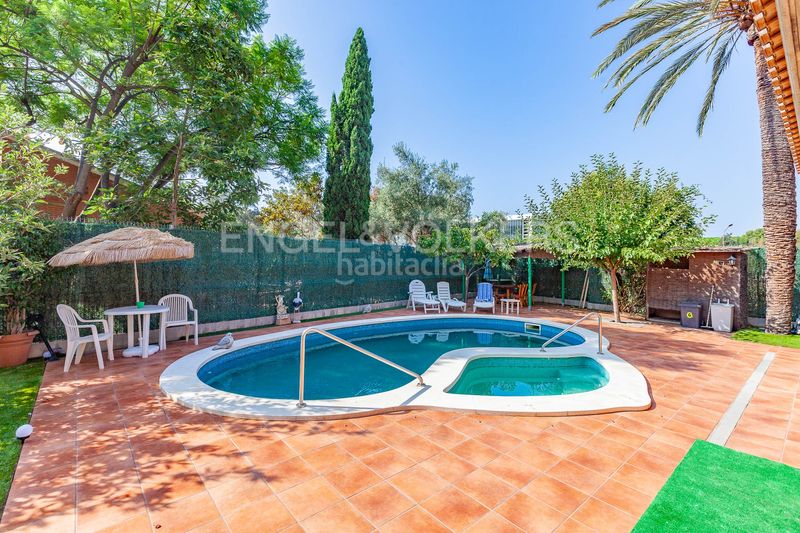 Foto 33ff1bbe-100e-483f-ae6d-c60b41d3e3e4. Casa amb calefacció piscina a Bellamar Castelldefels