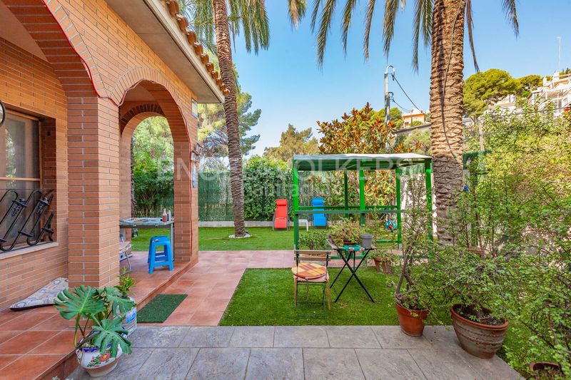 Foto d26b4380-7cc3-4f85-8737-b8f8faa435bb. Casa amb calefacció piscina a Bellamar Castelldefels