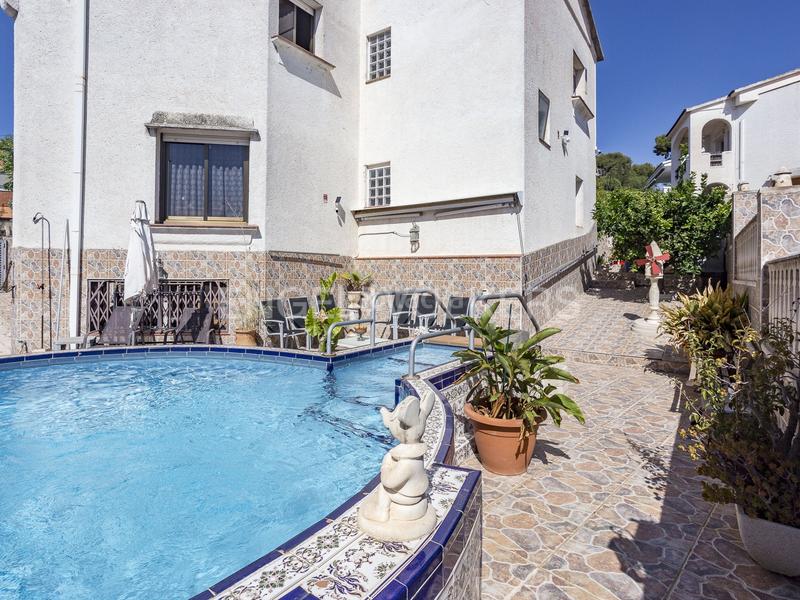 Foto bdbae477-7d0e-406f-a740-c1acff37b290. Casa  unifamiliar a 2 kms de la playa! en Cunit residencial Cunit