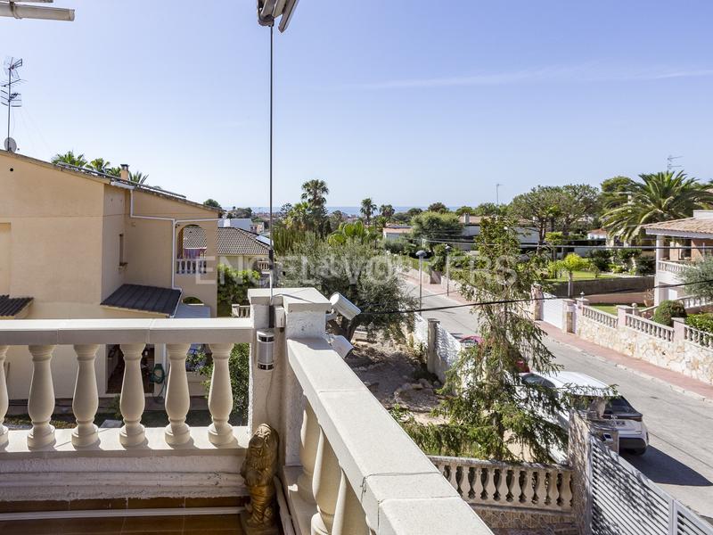 Foto ec0faf6e-06d1-4755-a770-3c90fa46fe6e. Casa  unifamiliar a 2 kms de la playa! en Cunit residencial Cunit