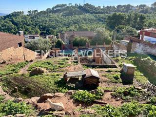 Terrain résidentiel à Cervelló. Parcela con grandes vistas y construcción iniciada