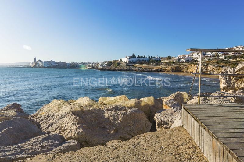 Foto 01f6fc2a-42c0-4762-91e8-6b96e7205dce. Casa adosada proyecto con mucho potencial en Can Pei, ! en Sitges