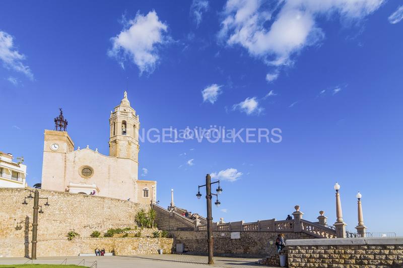 Foto 24941c2b-f307-4748-8e62-ba6c3bbeb362. Casa adosada proyecto con mucho potencial en Can Pei, ! en Sitges