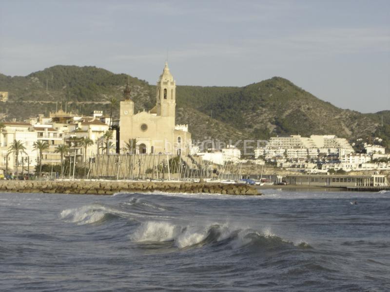 Foto 37824012-4b01-4700-9dae-afd1fdeeaa0b. Casa adosada proyecto con mucho potencial en Can Pei, ! en Sitges