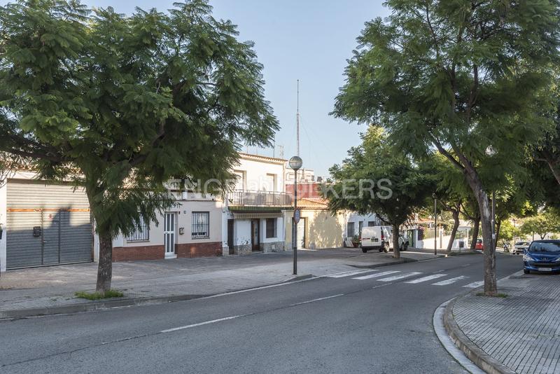 Foto 47c5346f-e1b2-44aa-8fa1-65491e3c771e. Casa adosada proyecto con mucho potencial en Can Pei, ! en Sitges