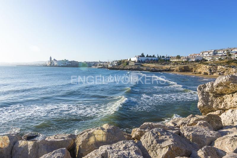 Foto 4d0ae282-85c4-4a03-afc0-3e76b5868fab. Casa adosada proyecto con mucho potencial en Can Pei, ! en Sitges
