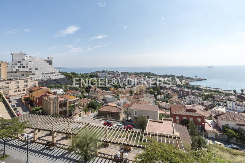 Foto 571cc515-8479-4fc1-803f-32379954d0ba. Casa adosada proyecto con mucho potencial en Can Pei, ! en Sitges
