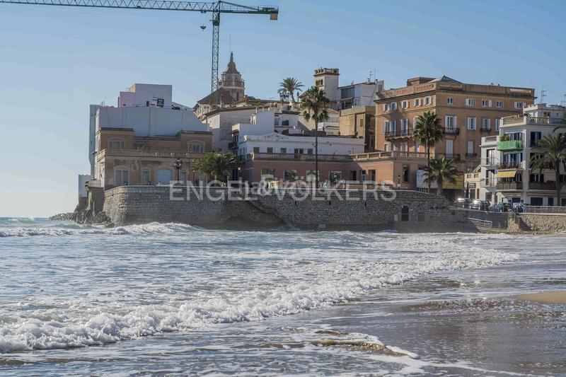 Foto 5d84c04f-9fbb-4e8c-8bf2-d39d2005dfc4. Casa adosada proyecto con mucho potencial en Can Pei, ! en Sitges