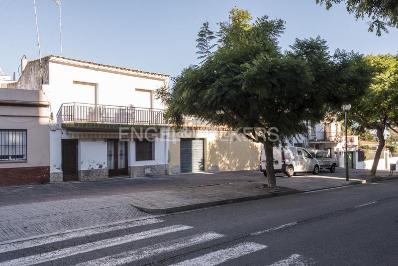 Foto 66baa763-1113-499e-9ce8-f991352558b1. Casa adosada proyecto con mucho potencial en Can Pei, ! en Sitges