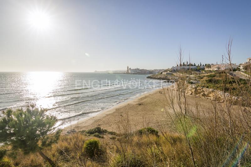 Foto 84d74175-3047-43cd-8fb0-ceeb9e0cda48. Casa adosada proyecto con mucho potencial en Can Pei, ! en Sitges