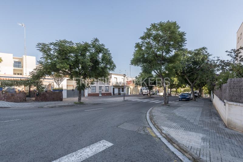 Foto 9d52b44f-6b42-49cd-ae47-fb507b3dbed6. Casa adosada proyecto con mucho potencial en Can Pei, ! en Sitges