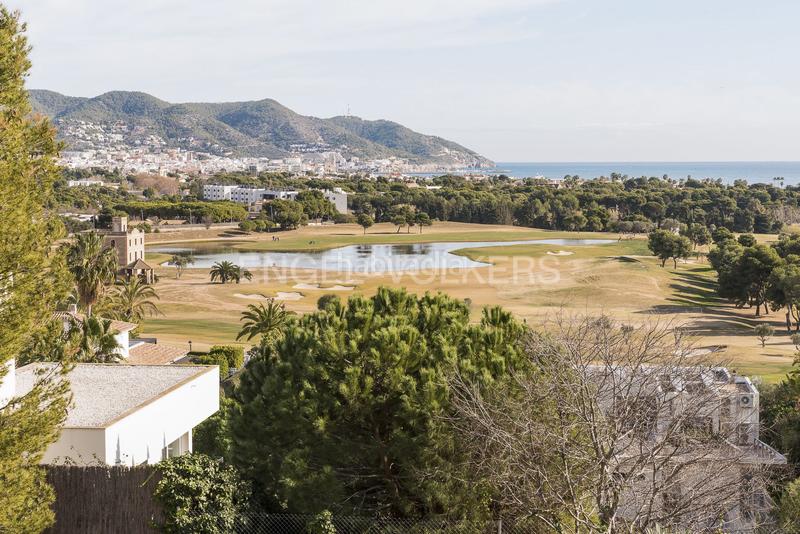 Foto cddb3de6-bbdc-45ea-8df2-5c23baf0b511. Casa adosada proyecto con mucho potencial en Can Pei, ! en Sitges