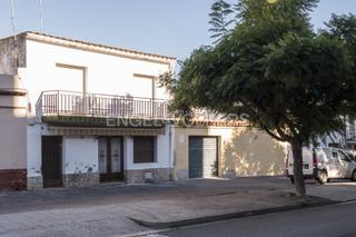 Casa adossada a Can Pei. Proyecto con mucho potencial en can pei, sitges!