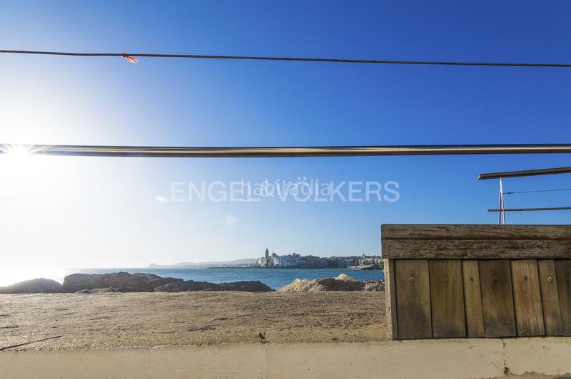 Foto d36cae0f-8d50-4b09-bf74-d905a12f89b1. Casa adosada proyecto con mucho potencial en Can Pei, ! en Sitges