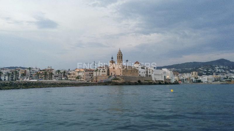 Foto e403497c-176f-42d4-b45e-c76ed7de06bb. Casa adosada proyecto con mucho potencial en Can Pei, ! en Sitges