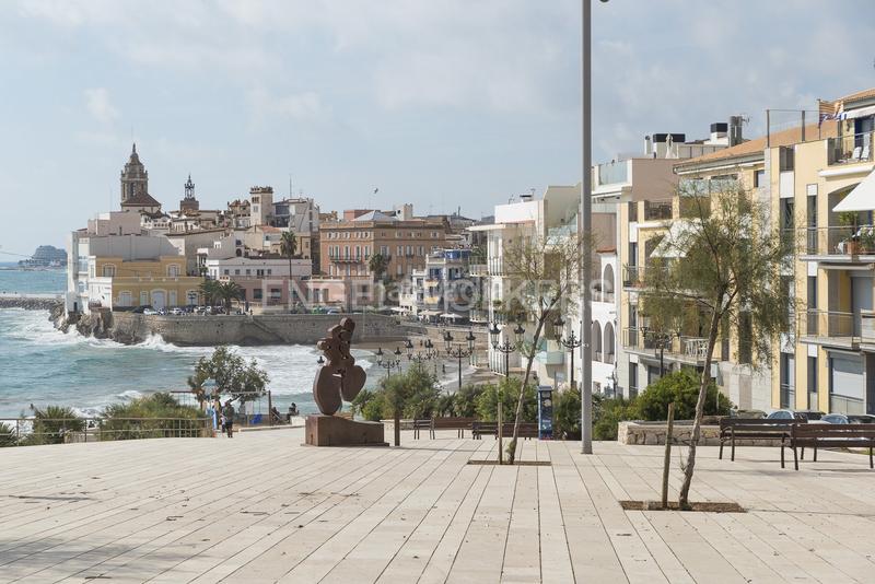 Foto e9983ea0-3640-464a-b320-9fe1636eeb5d. Casa adosada proyecto con mucho potencial en Can Pei, ! en Sitges