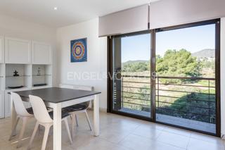 Casa a Bisbal del Penedès (La). Magnífica casa familiar con terrazas, vistas y excelente conexió