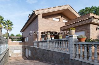 Maison à Molins de Rei. Bonita casa unifamiliar con piscina a 15 minutos de barcelona