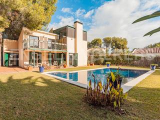 Casa  Carrer mar del japó. Excelente chalet con estilo y mucha privacidad