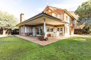 Casa a Santa Maria-Terra Nostra. Exclusiva casa con jardín en la zona de santa maria de montcada