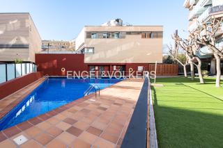 Casa  Passatge posoltega. Espectacular casa con piscina, jardín y dos parkings incluidos
