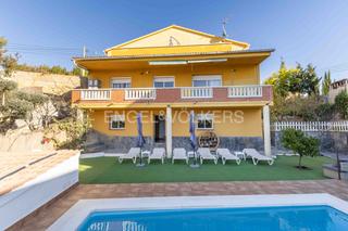 Haus in Olivella. Casa con gran jardín y licencia turística