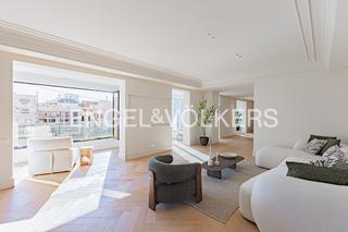 Appartement  Consell de cent. Piso exclusivo y exterior al lado de passeig de gràcia