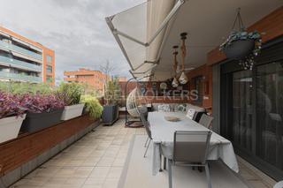 Duplex in Fontsanta-Fatjó. Dúplex con espacios versátiles y amplia terraza