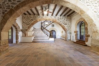 Casa a Bisbal del Penedès (La). Masía histórica con 83 hectáreas en baix penedès
