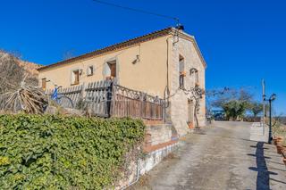 Masia a Fonollosa. Masía en fonollosa
