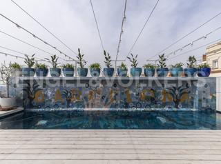 Location Maison  Carrer de josep serrano. Fantástica casa con piscina y vistas ppanorámicas a la ciudad