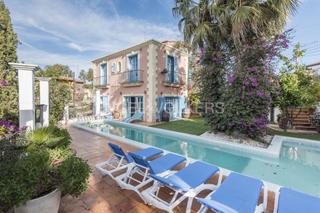 Maison à Olivella. Villa de inspiración colonial con licencia turística