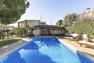 Casa a Mas Mel. Lujo costero en mas mel acogedora villa con con bonito jardín y