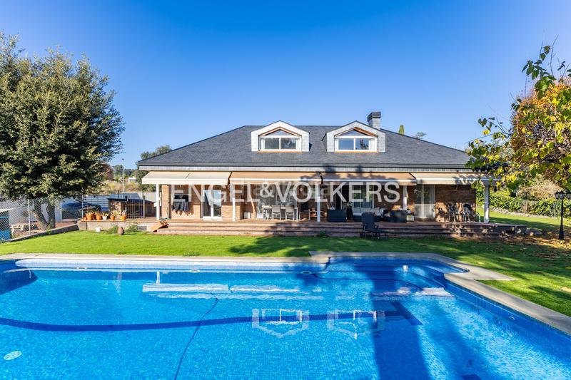 Foto bc841d46-a1f5-48bb-9de5-4b836c0e0a83. Casa con riscaldamento in Ametlla del Vallès (L´)