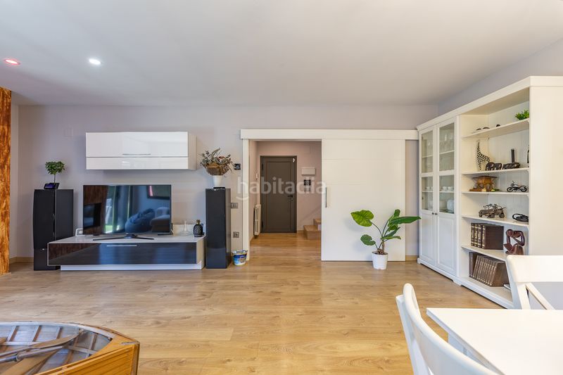 Foto 09daf5ca-0775-4412-9cfb-9d7f8992d805. Casa exclusiva casa a 4 vientos con jardín en can font en Castellar del Vallès