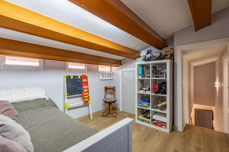 Foto 16e93c39-227d-48e5-bb10-9773c9cdbd77. Casa exclusiva casa a 4 vientos con jardín en can font en Castellar del Vallès