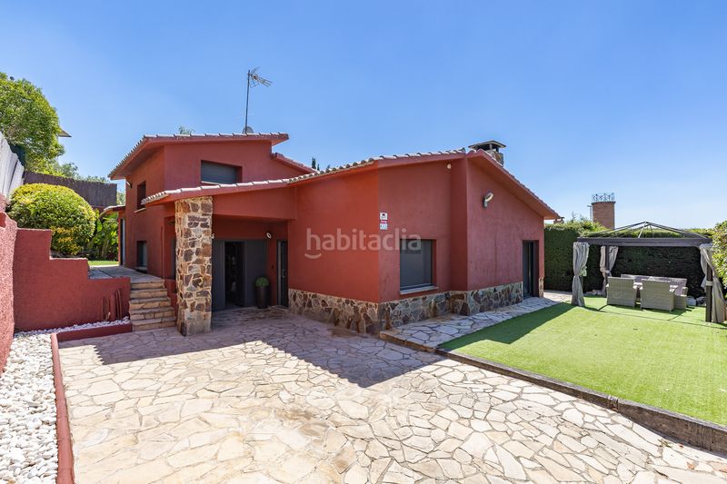 Foto 26f8c281-a10f-48f9-af32-f3ea444b8ce6. Casa exclusiva casa a 4 vientos con jardín en can font en Castellar del Vallès