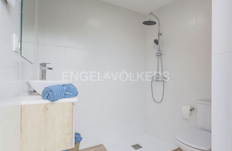 Foto 48f9b86f-13ff-49b4-bb8b-47bdf6ca3742. Casa exclusiva casa a 4 vientos con jardín en can font en Castellar del Vallès