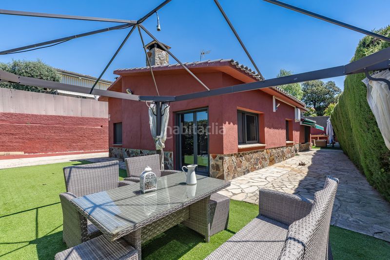 Foto 4ef58524-ded3-4090-89e9-d4a2609577c9. Casa exclusiva casa a 4 vientos con jardín en can font en Castellar del Vallès