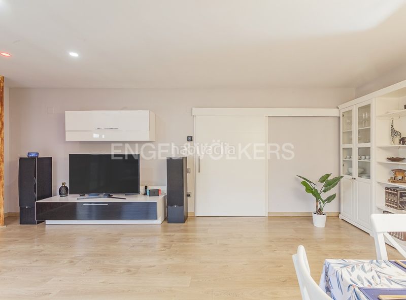 Foto a4ba390a-d88b-4545-97ac-a6aa584b8d32. Casa exclusiva casa a 4 vientos con jardín en can font en Castellar del Vallès