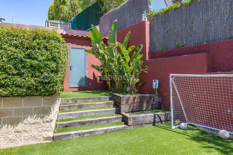 Foto b00b677e-efa1-4a9c-a439-d40f249b21e0. Casa exclusiva casa a 4 vientos con jardín en can font en Castellar del Vallès