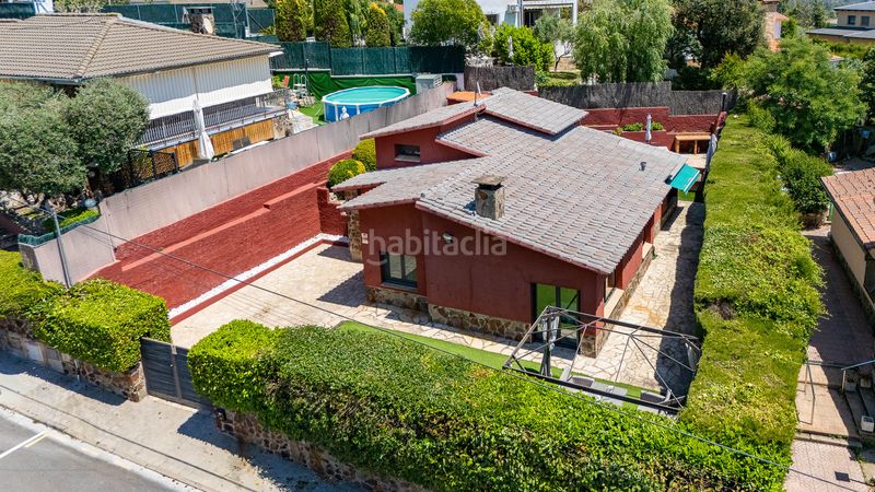 Foto b11b8ca1-eb43-47a9-b354-6e57ed66a315. Casa exclusiva casa a 4 vientos con jardín en can font en Castellar del Vallès