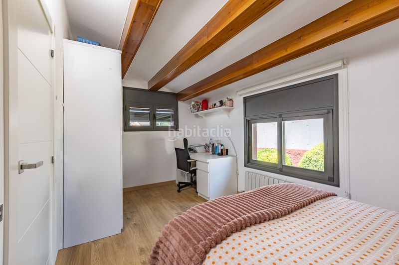 Foto b80af06a-2239-4afe-8042-abdb50229147. Casa exclusiva casa a 4 vientos con jardín en can font en Castellar del Vallès